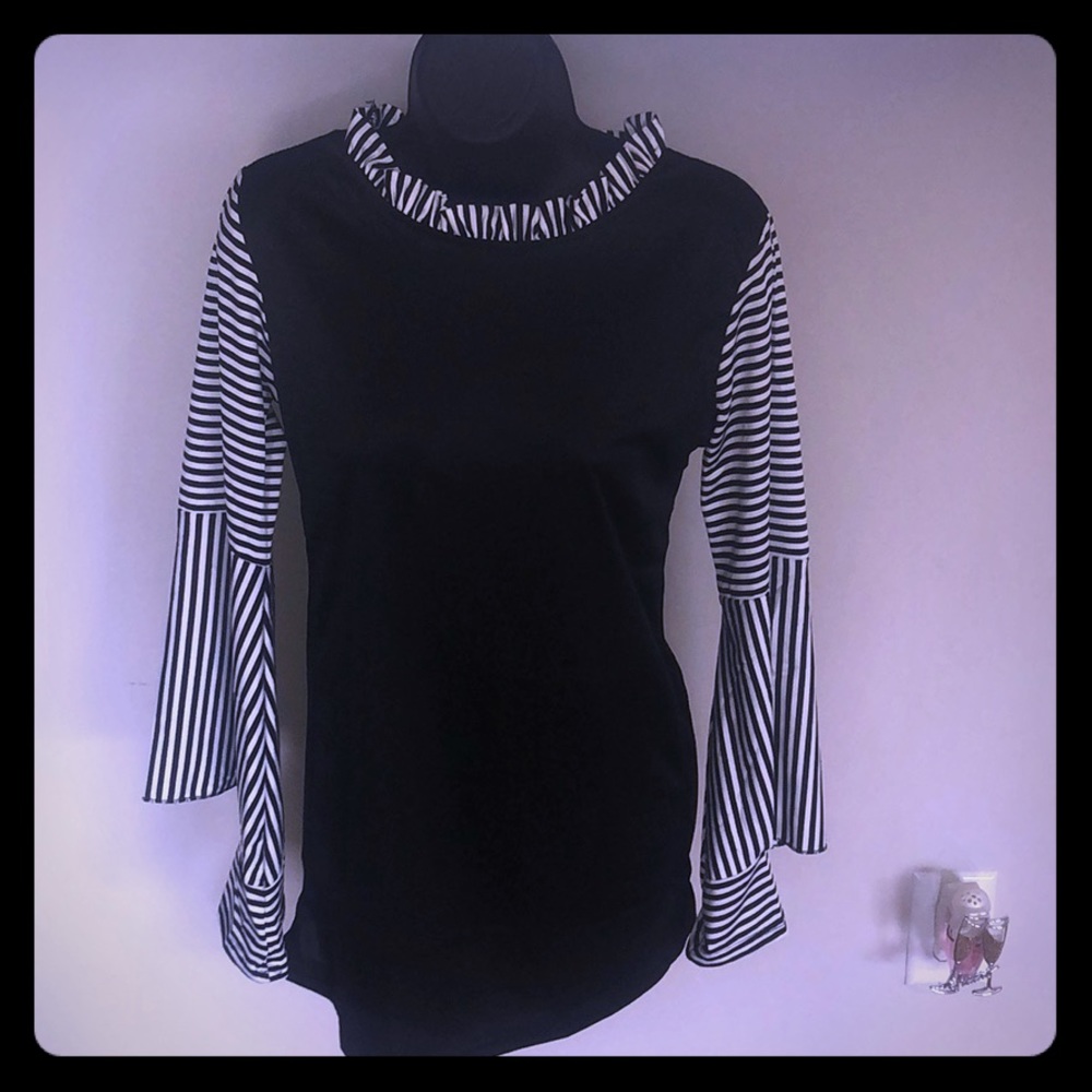 Very cute blouse 😎